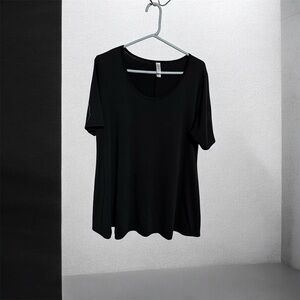 LuLaRoe Black Classic Tee – Size L – Short Sleeve Scoop Neck Top